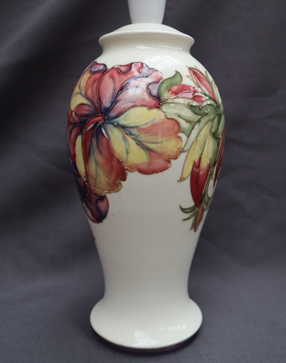 A Moorcroft pottery table lamp, decorated in the Hibiscus pattern to a cream ground, impressed mark, - Bild 3 aus 7