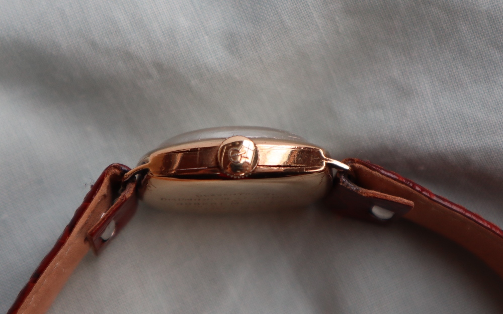 A Gentleman's 9ct yellow gold Vertex Revue wristwatch, - Image 3 of 6