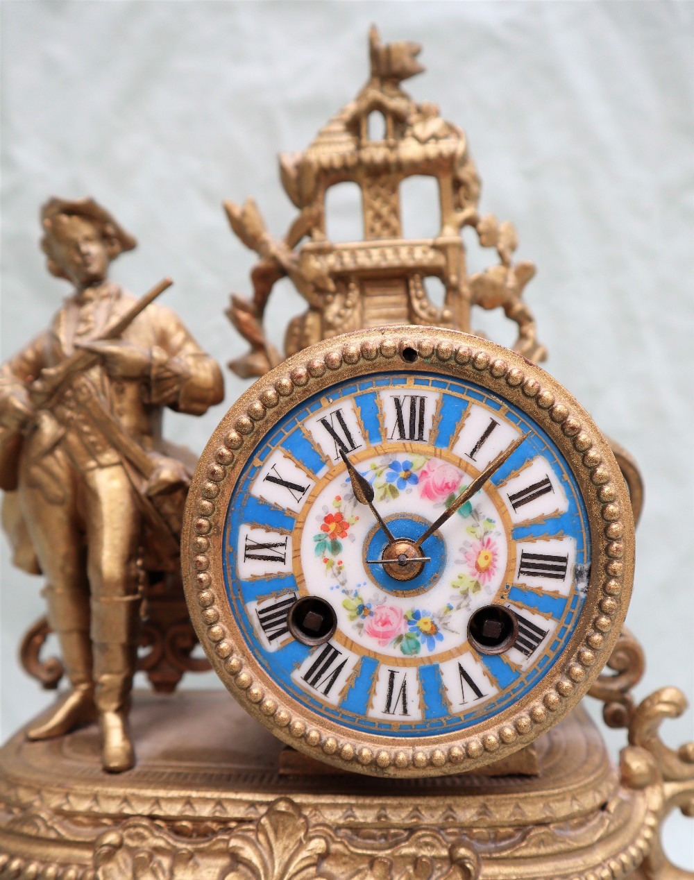 A 19th century French gilt spelter mantle clock, - Image 2 of 6