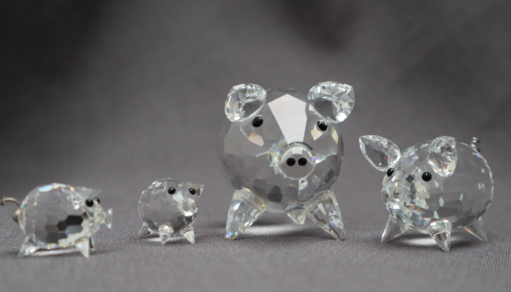 Swarovski crystal -- Four graduated pigs together with three teddy bears - Image 2 of 3