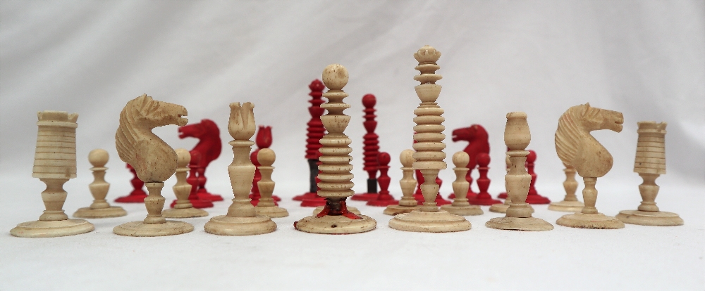 A 19th century bone chess set, barleycorn pattern, one side natural the other stained red, King 8. - Image 4 of 10