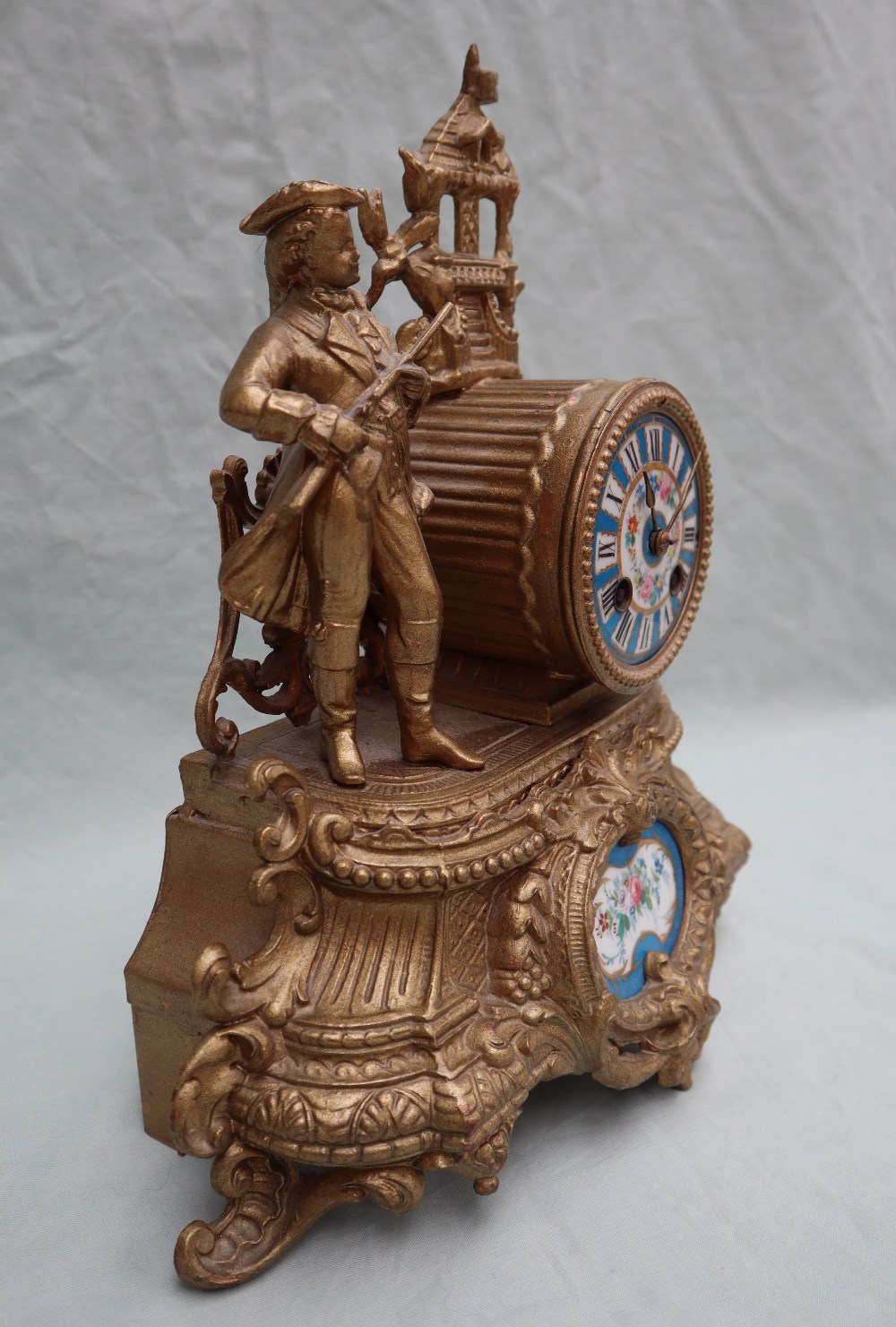 A 19th century French gilt spelter mantle clock, - Image 4 of 6