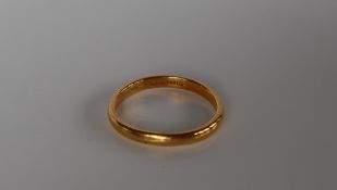 A 22ct yellow gold wedding band, approximately 3.