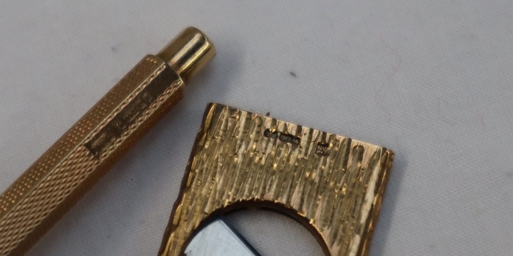 A 9ct yellow gold cigar cutter with a suspension link, with a textured body, - Image 3 of 3