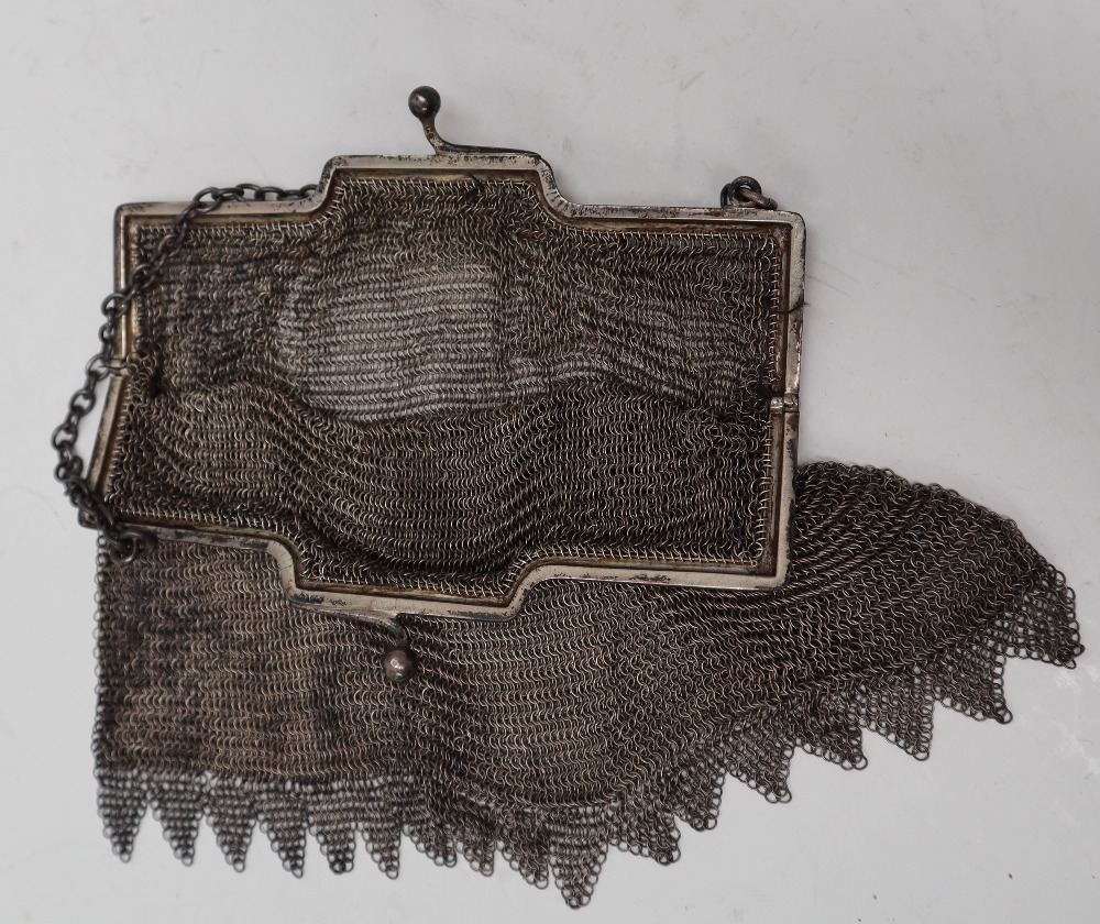 A George V silver purse, with a squared top and mesh purse, London, 1921, 12. - Image 3 of 4