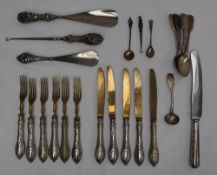 A set of four Victorian silver fiddle pattern tea spoons, London, 1947,