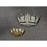 A 9ct yellow gold brooch of crown form, 22mm x 14mm,