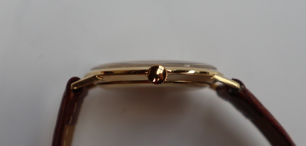 A Gentleman's 18ct yellow gold Longines wristwatch, the gilt dial with batons, 33mm diameter, - Image 3 of 6