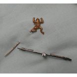 A yellow metal stick pin in the form of a Frog, marked 15, 1.