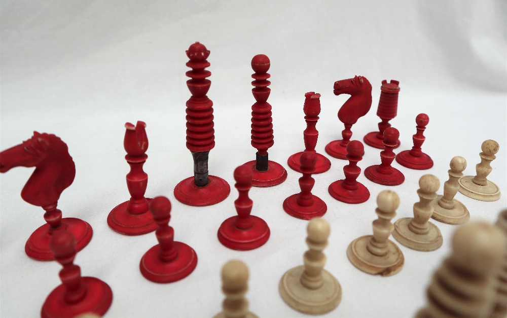 A 19th century bone chess set, barleycorn pattern, one side natural the other stained red, King 8. - Image 5 of 10