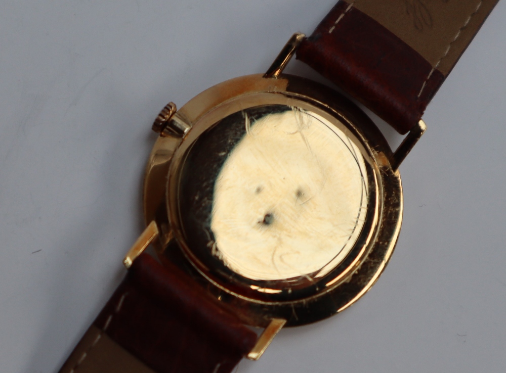 A Gentleman's 18ct yellow gold Longines wristwatch, the gilt dial with batons, 33mm diameter, - Image 4 of 6