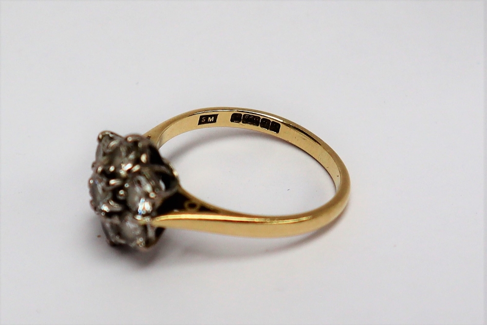 A diamond cluster ring set with seven round brilliant cut diamonds, - Image 4 of 6