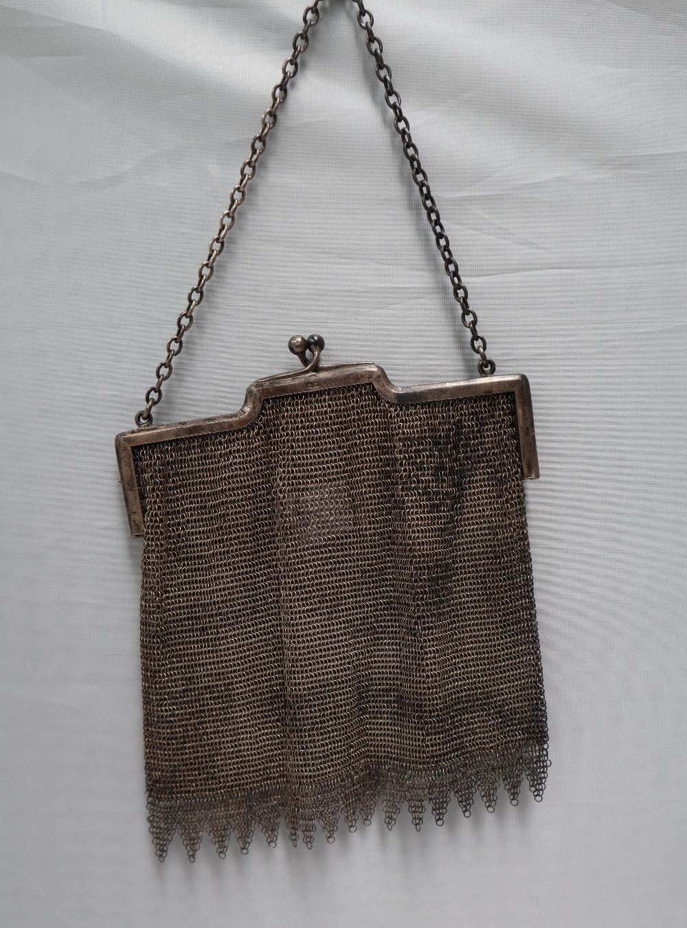 A George V silver purse, with a squared top and mesh purse, London, 1921, 12. - Image 4 of 4
