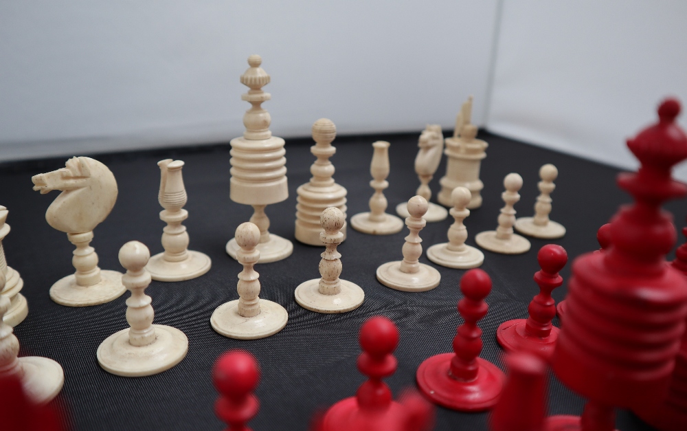 A 19th century bone chess set, barleycorn pattern, one side natural the other stained red, King 8. - Image 9 of 10