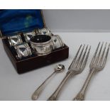 A cased set of six electroplated napkin rings together with continental table forks and a silver