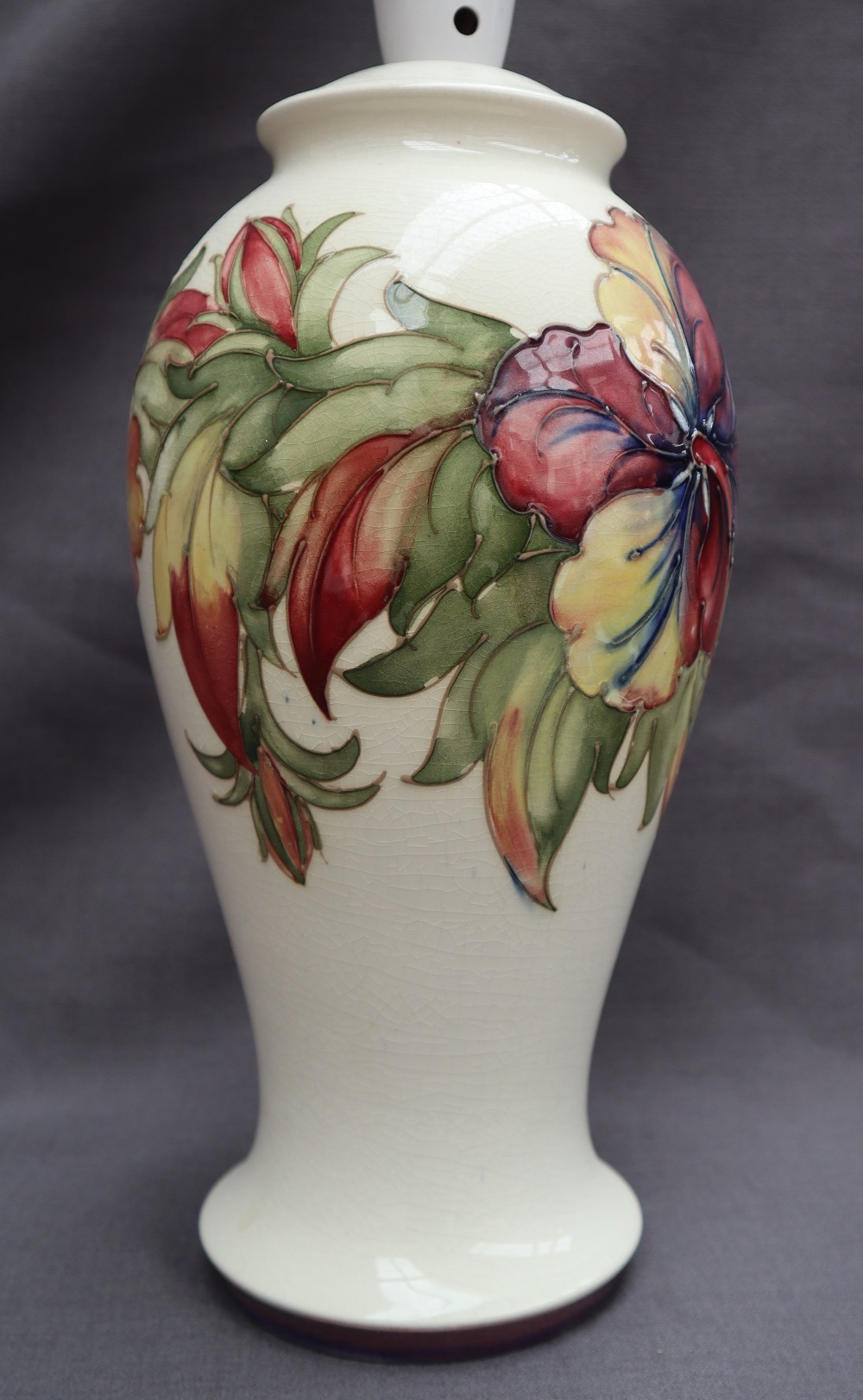 A Moorcroft pottery table lamp, decorated in the Hibiscus pattern to a cream ground, impressed mark, - Bild 4 aus 7