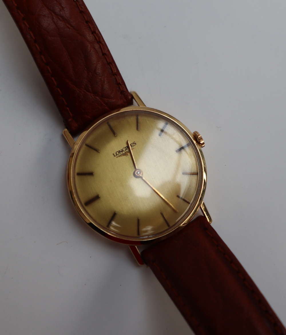 A Gentleman's 18ct yellow gold Longines wristwatch, the gilt dial with batons, 33mm diameter,