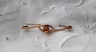 A 9ct yellow gold citrine set bar brooch approximately 2.