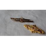 A 9ct yellow gold bar brooch,