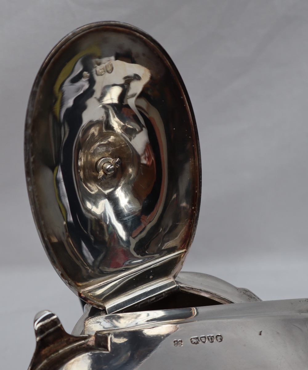 An Edward VII silver and glass jug, with a tapering engraved body, Sheffield, 1909, 26. - Image 3 of 5