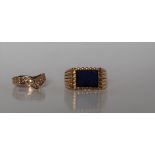 A Gentleman's 9ct yellow gold signet ring with a lapis lazuli panel inset, size T 1/2,