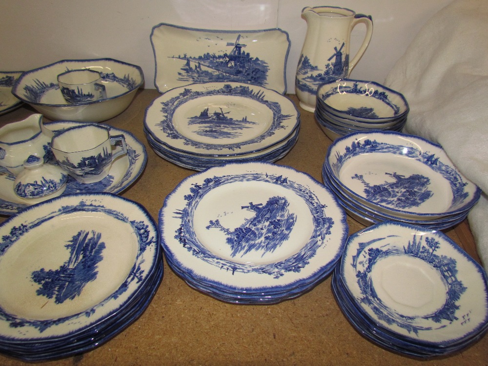 A Royal Doulton Norfolk pattern part tea and dinner set - Image 2 of 3