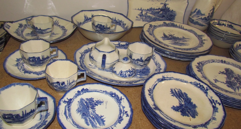 A Royal Doulton Norfolk pattern part tea and dinner set - Image 3 of 3