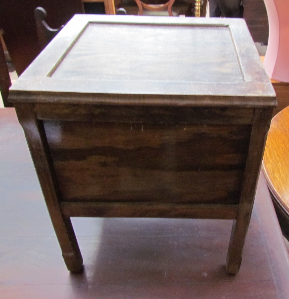 A commode,
