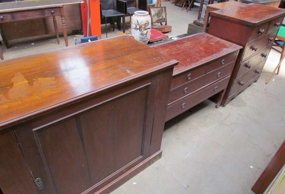 An Edwardian mahogany dressing chest together with a Victorian mahogany chest of drawers, a mahogany