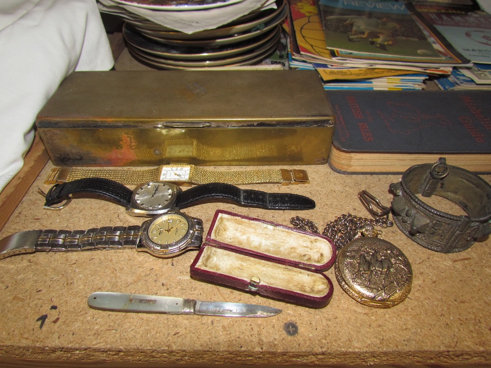 Assorted collectors plates together with wristwatches, silver bladed pocket knife, locket, ring, - Bild 2 aus 3