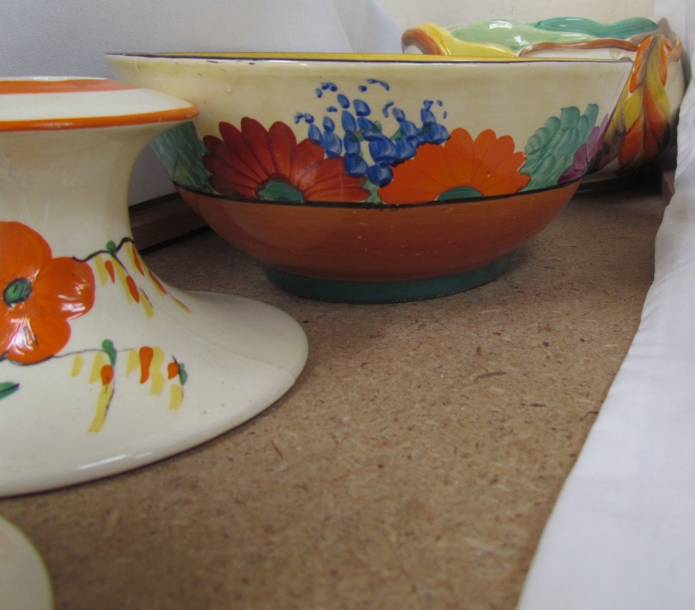 A Clarice Cliff pottery bowl, - Bild 2 aus 2