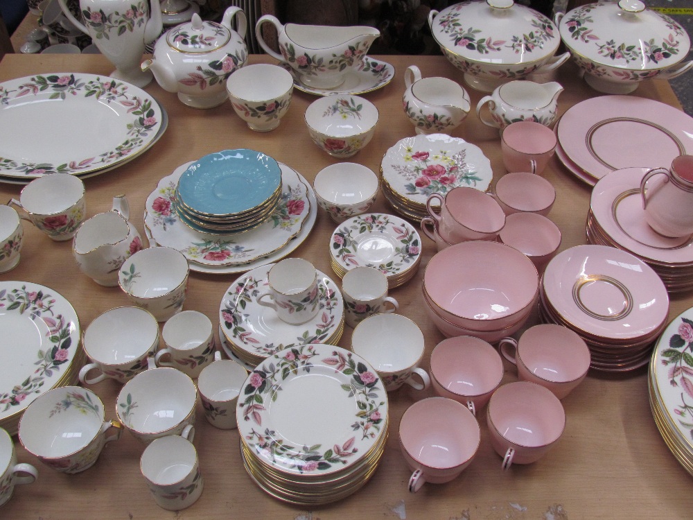 ***Unfortunately this lot has been withdrawn from sale*** A Wedgwood Hathaway Rose pattern part tea - Bild 3 aus 3