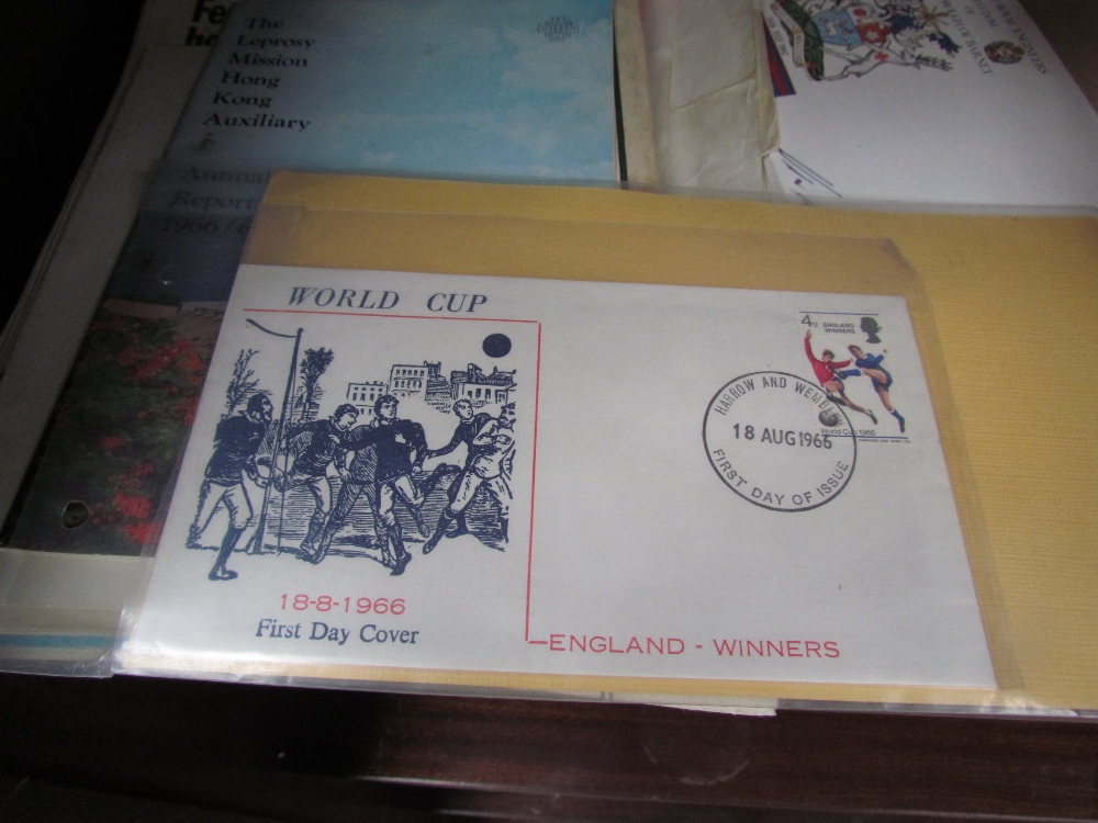 A 1966 World Cup winners First day cover together with other first day covers, - Bild 2 aus 5