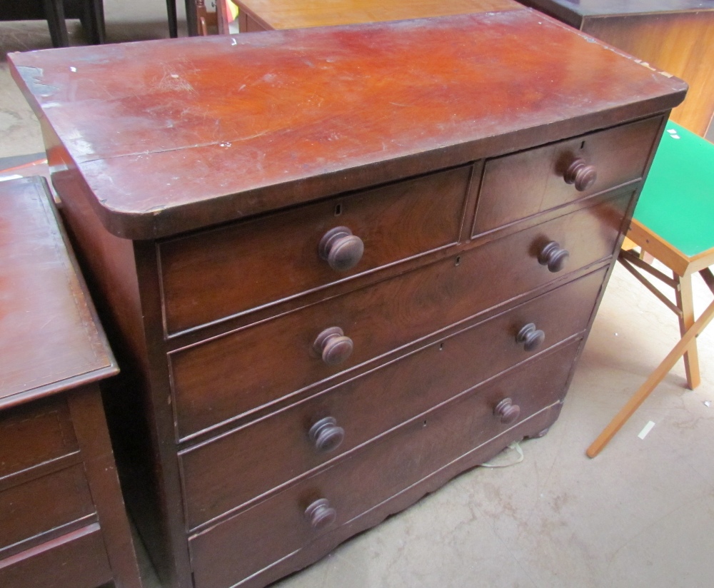 An Edwardian mahogany dressing chest together with a Victorian mahogany chest of drawers, - Image 2 of 3