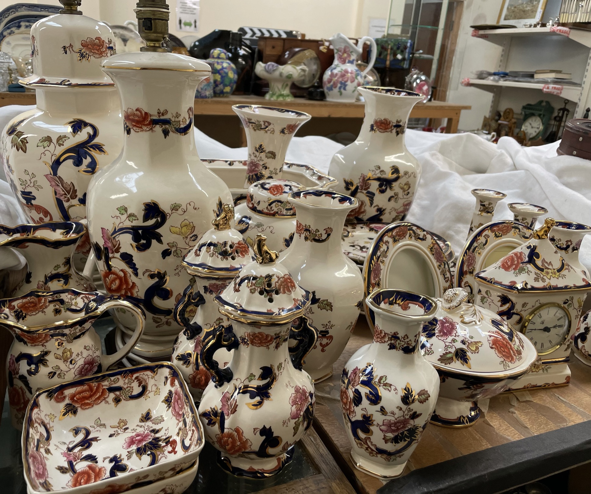 A large collection of Masons Mandalay pattern pottery including table lamps, vases, plates, - Image 3 of 3