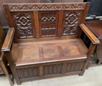 A 20th century oak settle,