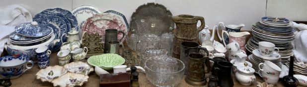 A Masons Mandalay pattern vase together with other Masons dishes, decorative plates, part tea sets,