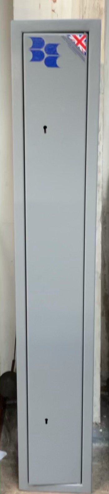 A Brattonsound Engineering Ltd gun safe in grey with keys