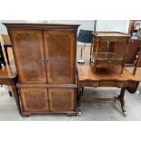 A reproduction walnut sofa table with a shaped top above three drawers on slat ends splayed legs