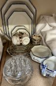 A part tea set together with a part dinner set,