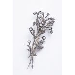 A FLOWER SHAPED BROOCH Second half of 19th century Diamonds, 18 karat gold, silver 9,5 x 4 cm, 30.