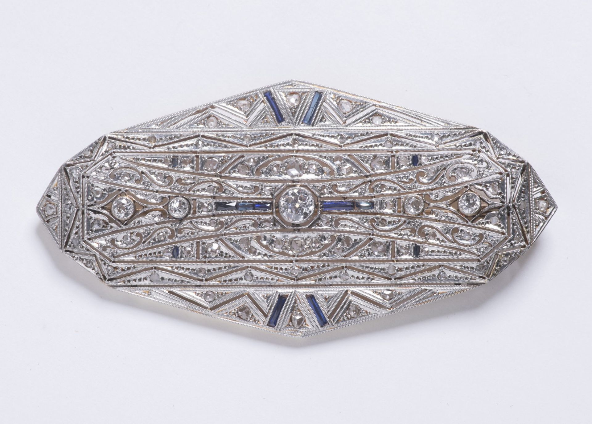 ART DECO BROOCH 1920 - 1930 France Yellow and white gold, diamonds, sapphires 3,7 x 7,5 cm, 21.24