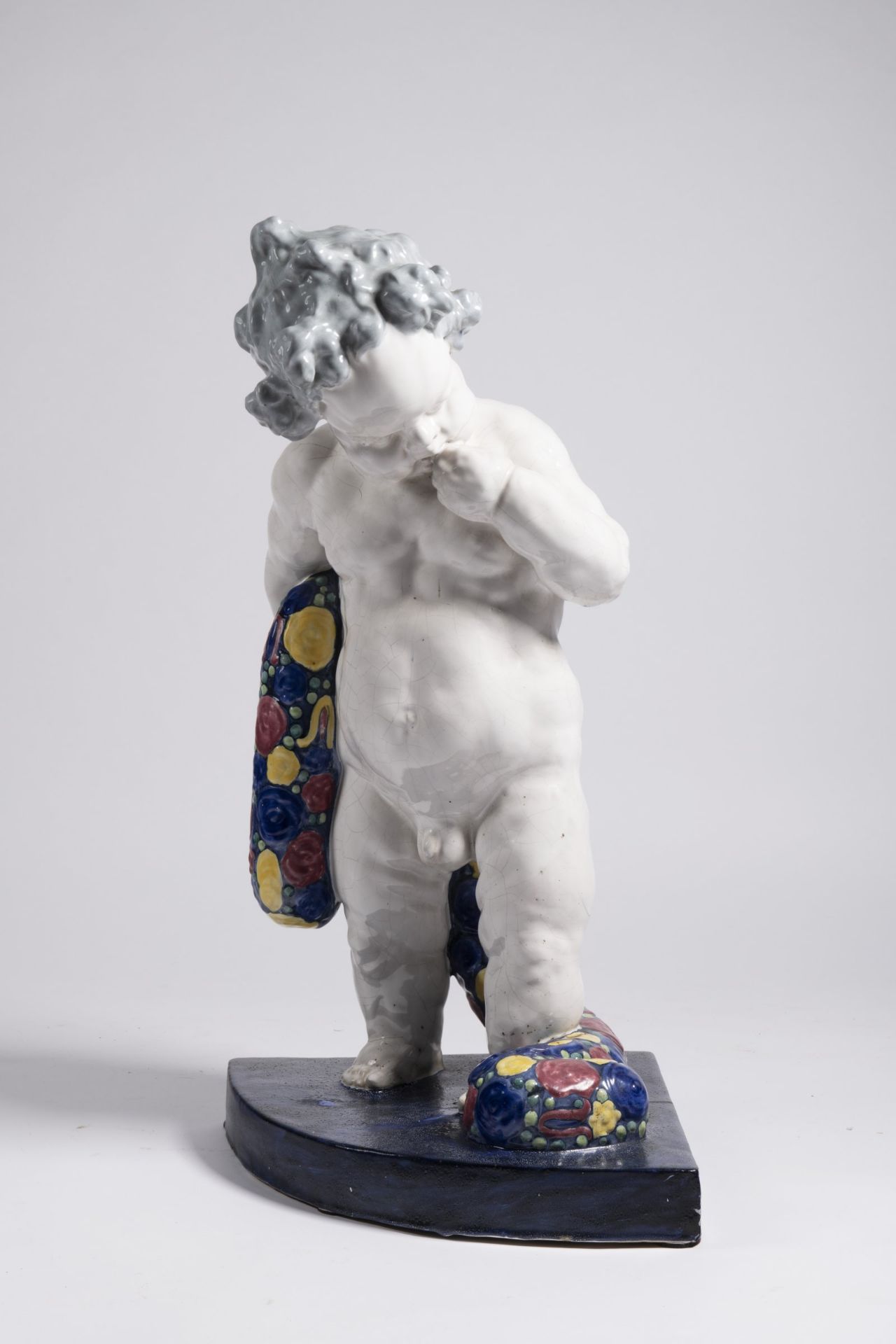 PUTTO WITH A FLOWER FESTOON Ca. 1910 Bohemia Glazed pottery 80 cm Glazed ceramic figure putti made - Bild 2 aus 2