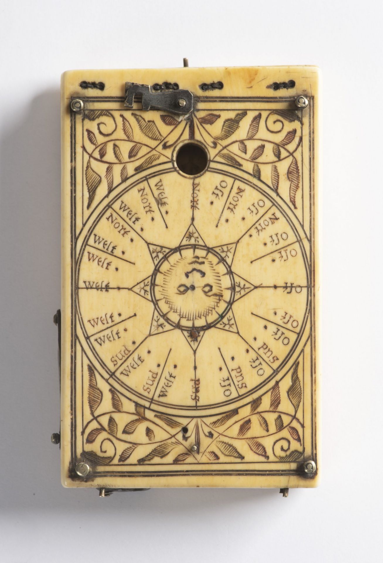 LEONHART MILLER: TABLET SUNDIAL 1652 Nuremberg Ivory, brass 9,5 x 6 cm Signed: Inside on the