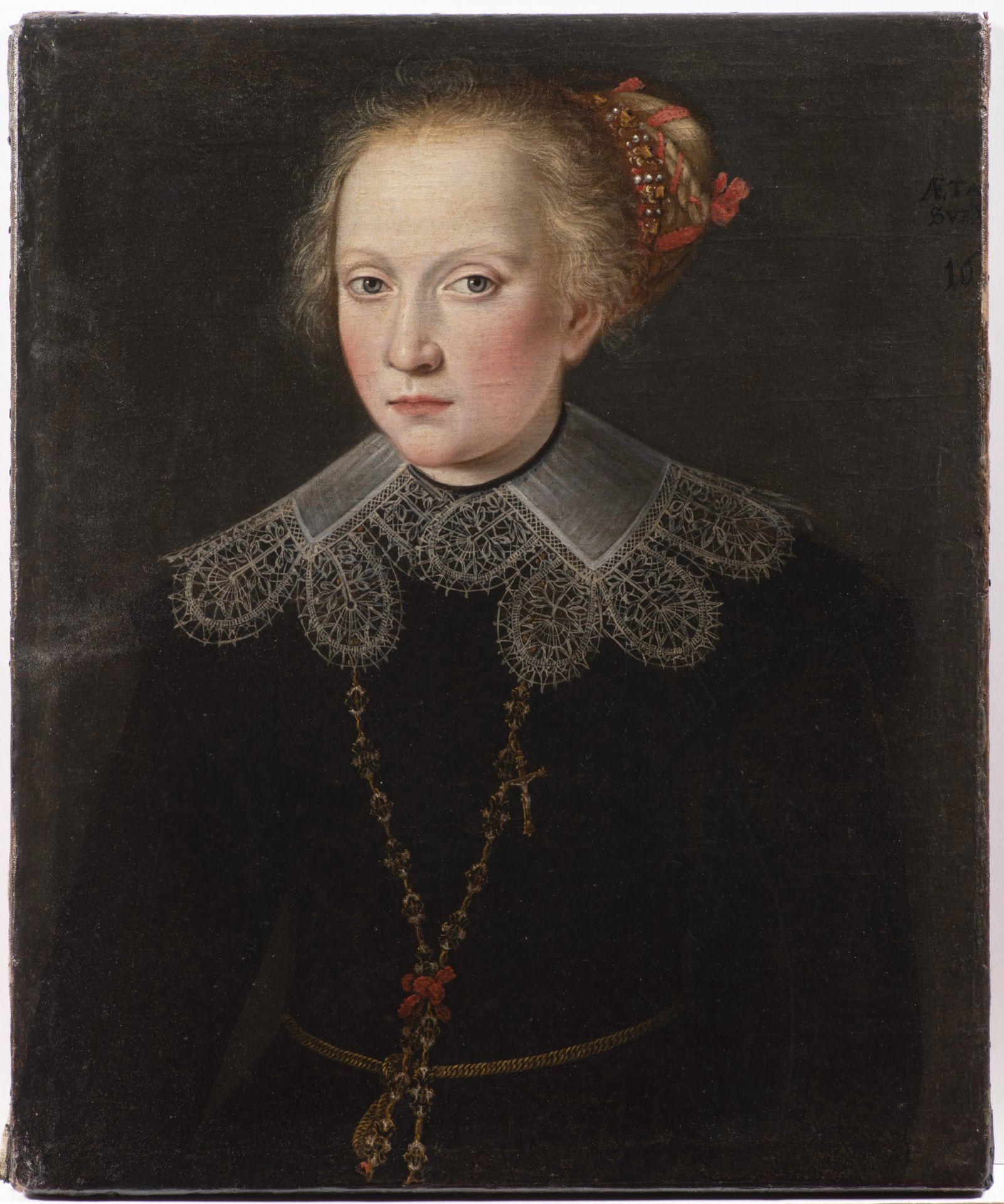UNKNOWN AUTHOR: A GIRL'S PORTRAIT First half of 17th century Germany Oil on canvas 61,5 x 51 cm