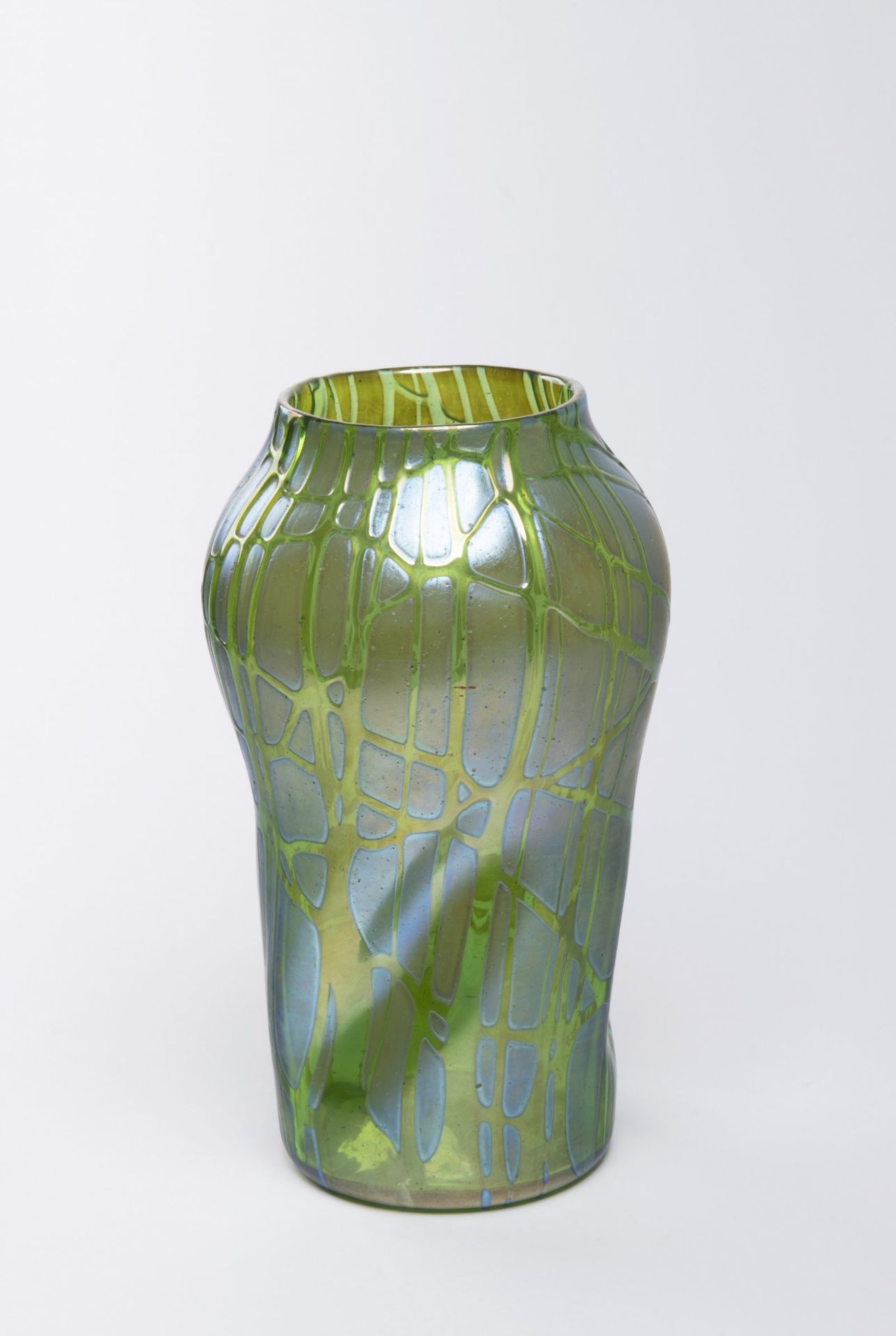 LOETZ PAMPAS VASE Ca. 1910 Bohemia Iridescent glass 23,5 cm Elegant Art Nouveau vase from the Šumava