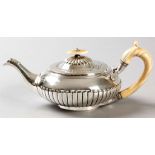 A GEORGE III SILVER TEAPOT, LONDON 1814, JOSEPH CRADOCK & WILLIAM REID, hinged cover with