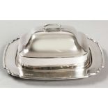 A GEORGE V SILVER BUTTER DISH, SHEFFIELD 1924, ALEX CLARKE CO. LTD., a removable lid with an applied