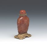 Carved Agate and Red Jasper Snuff Bottle, Qing Dynasty, Vermeil Mounts, Made for Yamanaka by Lebkue