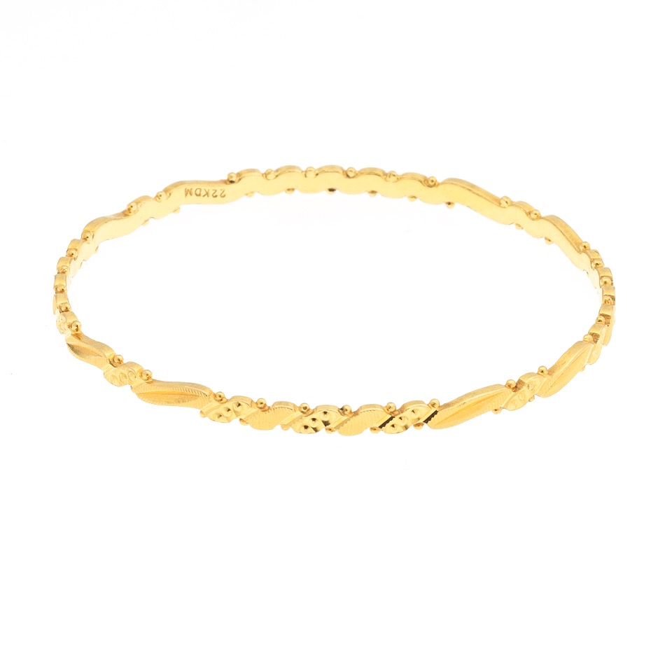 High Karat Diamond Cut Design Bangle - Image 4 of 7